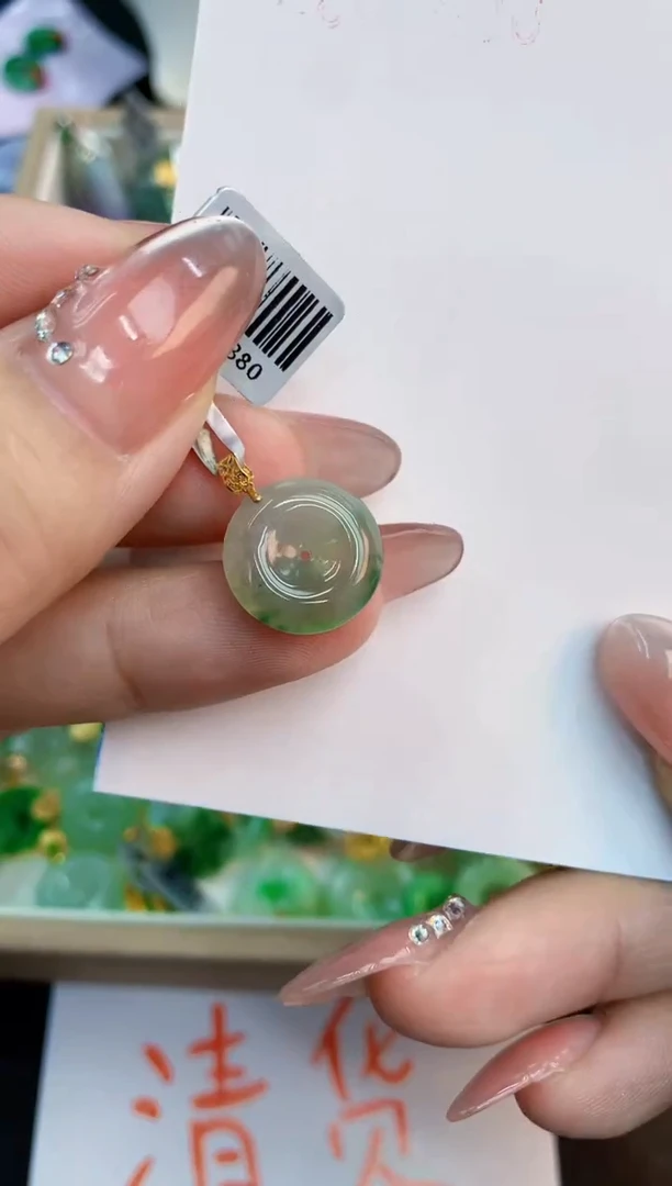 翡翠未镶嵌颈饰1
