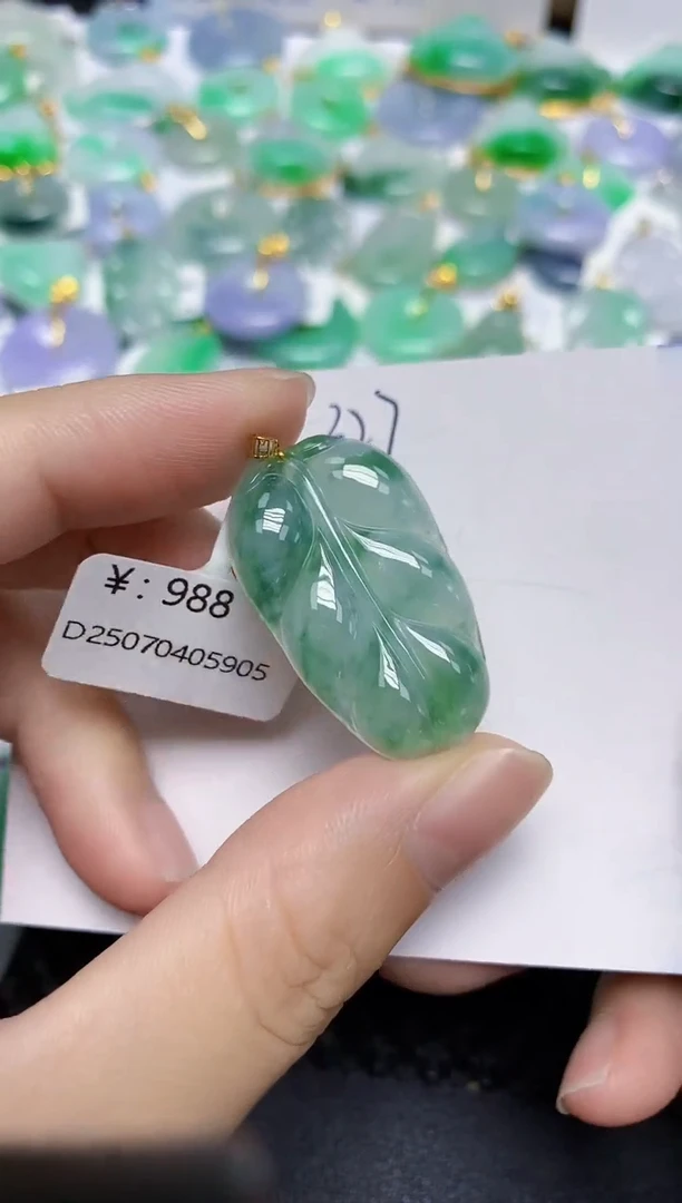 翡翠18K金镶嵌颈饰天然缅甸翡翠A货