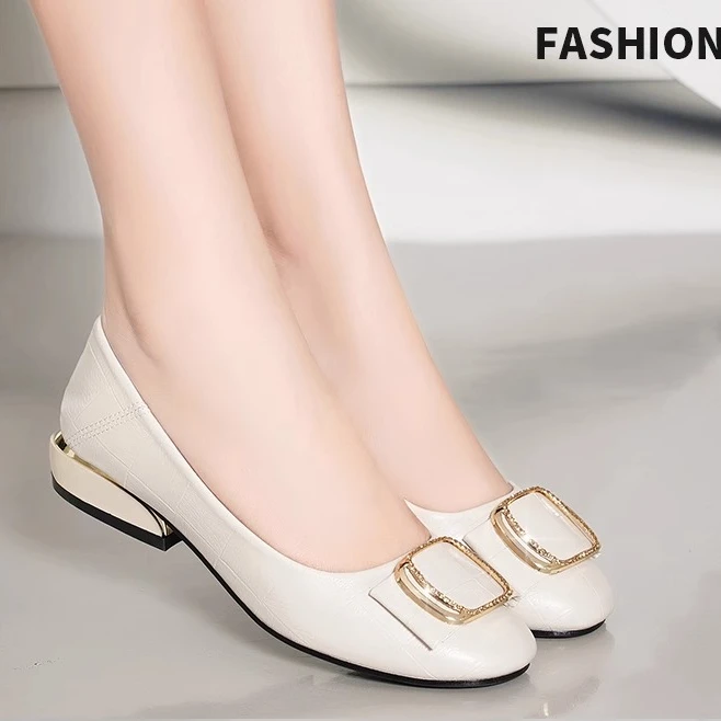 【华】防滑中跟时尚防水秋季平底单鞋金属装饰春季粗跟浅口