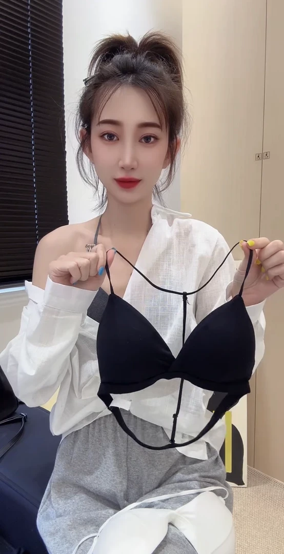 2025夏季新款时髦简约辣妹细带运动休闲三角杯露背一体式吊带背心