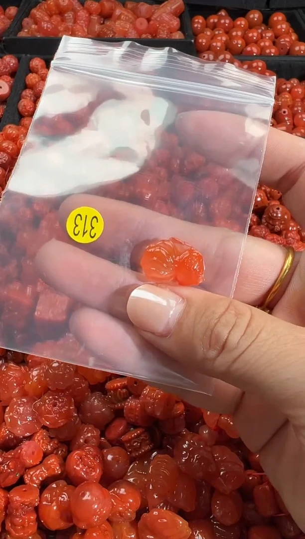 颈饰未镶嵌南红玛瑙1