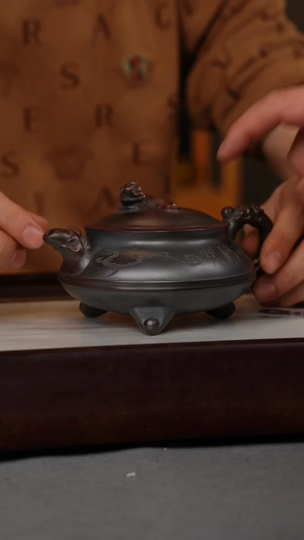 【闪购商品】紫砂茶壶古乌泥 三足螭龙 刻绘