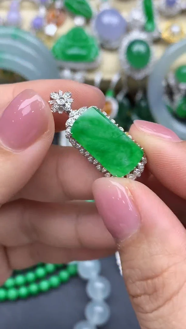 翡翠18K金镶嵌颈饰460-春日珠宝