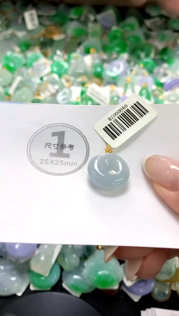 翡翠18K金镶嵌颈饰1111111111111111