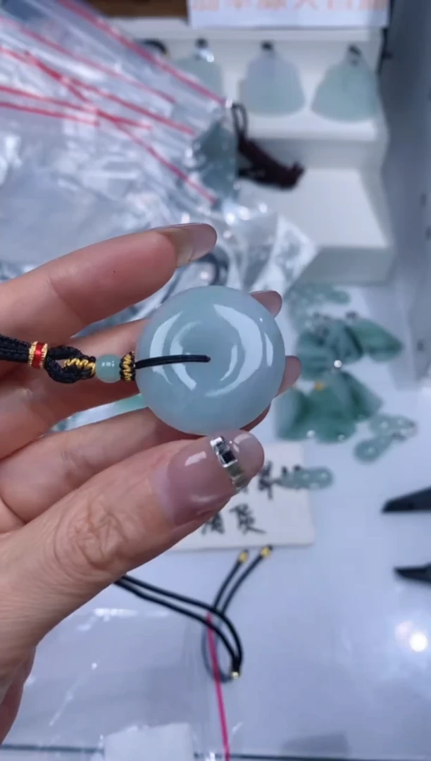 颈饰未镶嵌翡翠吊坠