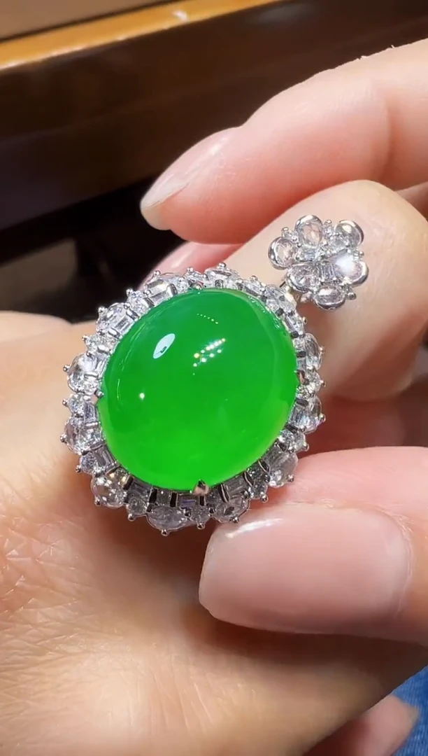 18K金镶嵌戒指翡翠蛋面两用