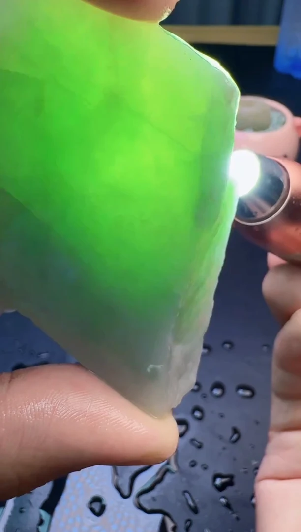 翡翠未镶嵌颈饰010天然缅甸A货翡翠