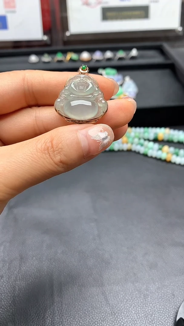 颈饰18K金镶嵌翡翠佛公