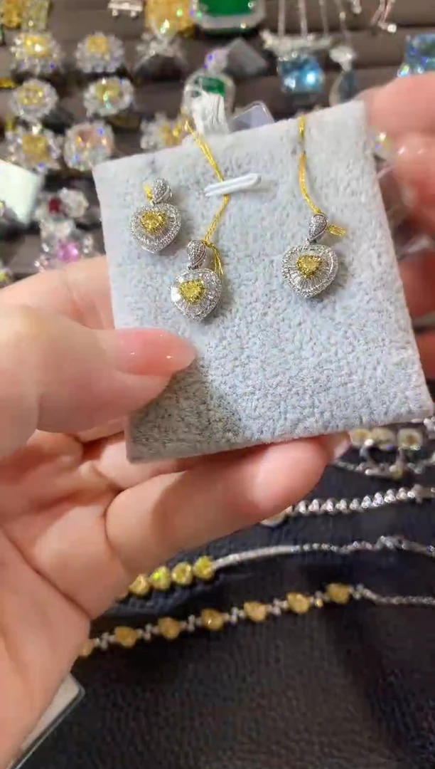 18K金镶嵌吊坠(不含链)钻石C1 多样性发货一件