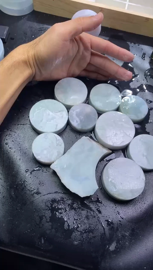 【闪购商品】翡翠挂件未镶嵌镯心