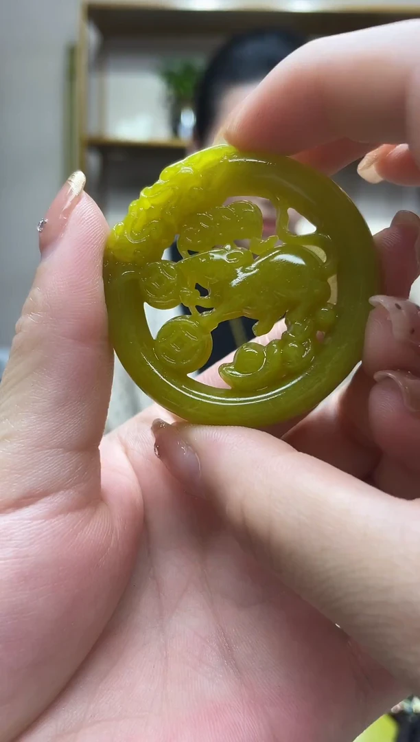 未镶嵌岫玉吊坠`