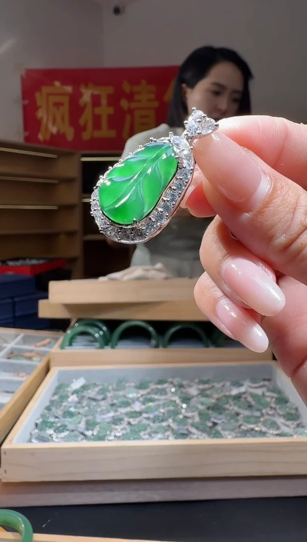翡翠合金吊坠(不含链)纯天然A货翡翠叶子（多样性发其一）