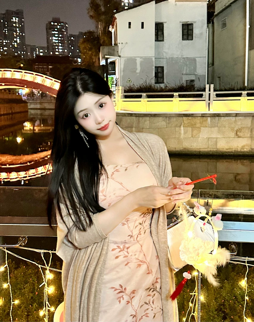 新中式连衣裙女微胖显瘦碎花包臀长款吊带裙
