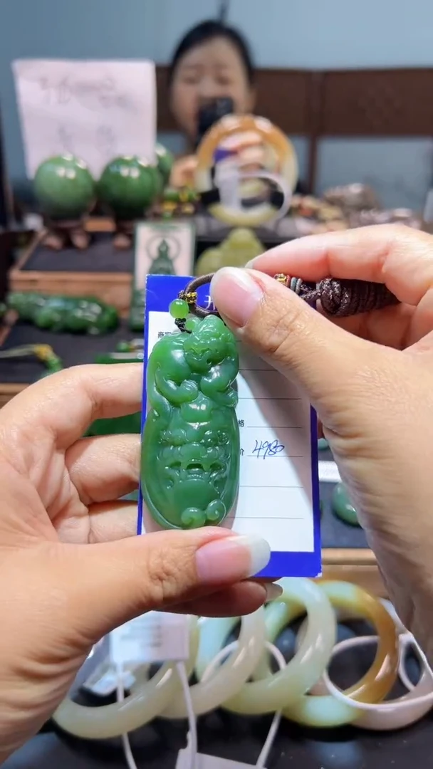 颈饰未镶嵌和田玉（碧玉）1