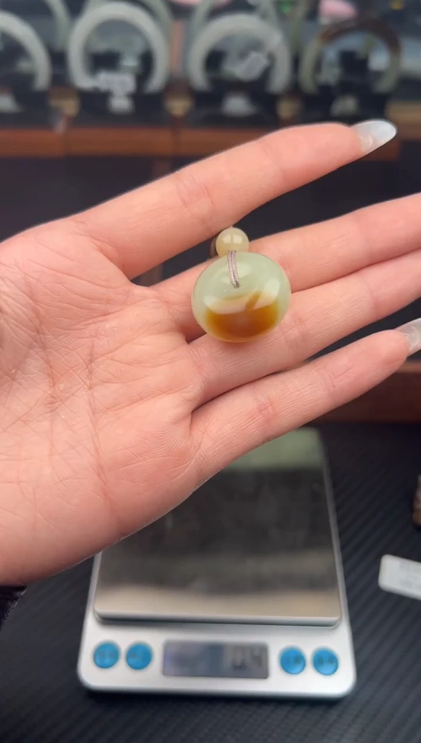 吊坠(赠链)未镶嵌和田玉若羌微色差平安扣