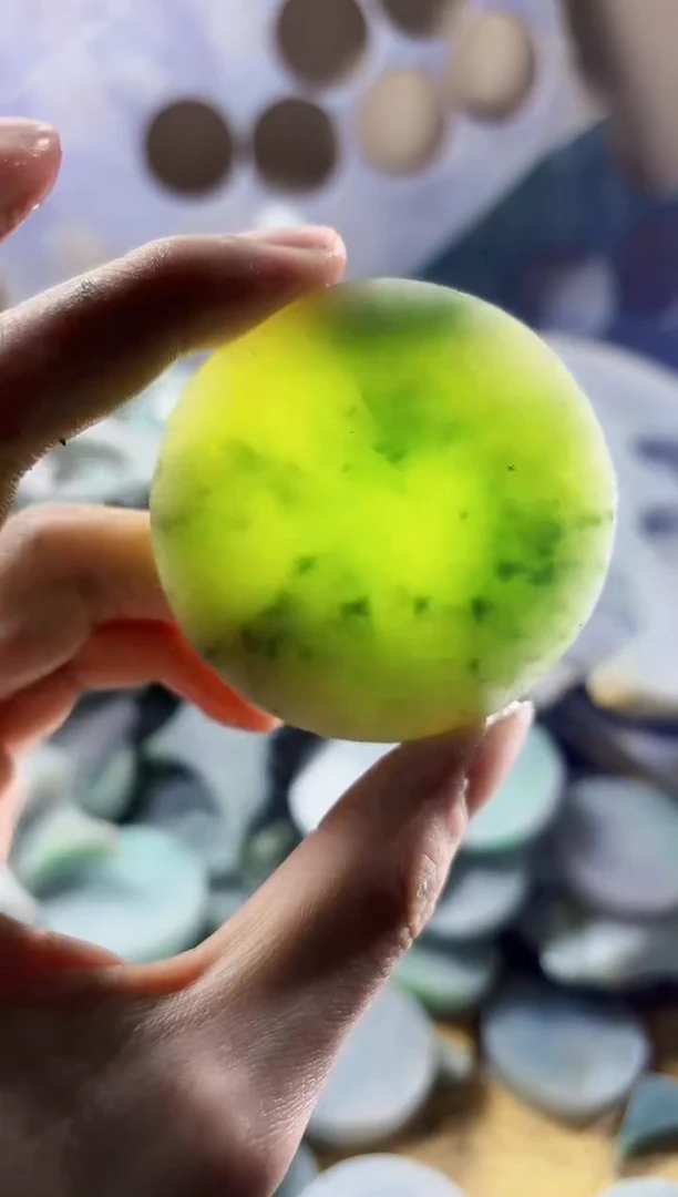 翡翠未镶嵌颈饰翡翠A货 陈谭472