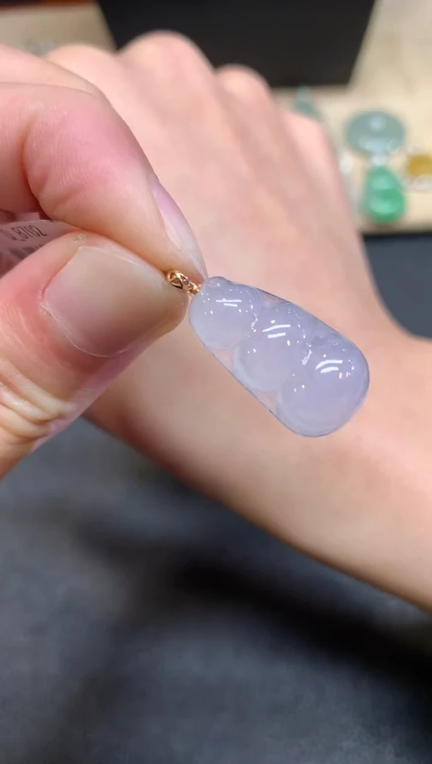 【闪购商品】翡翠颈饰18K金镶嵌福豆【无服务费】