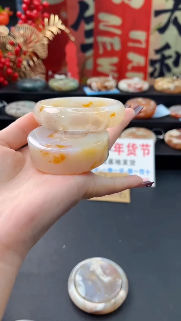 【闪购商品】石英质玉手镯未镶嵌赠送镯心（56圈口）无证书