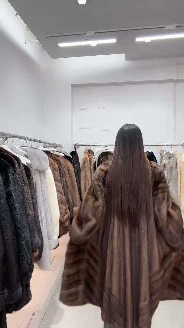小橙子皮草直播间