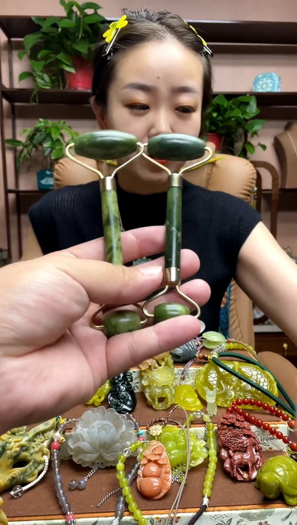 未镶嵌岫玉吊坠多样性发货发其中之一