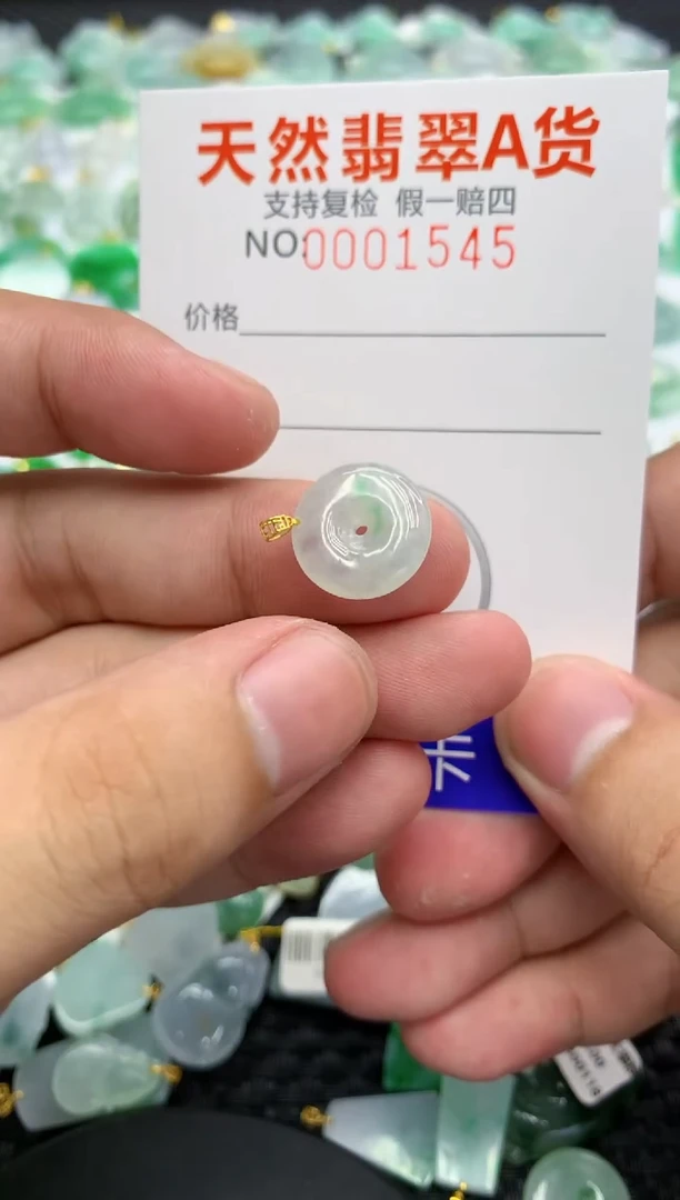 翡翠18K金镶嵌颈饰1111111111111