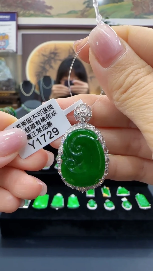 颈饰18K金镶嵌翡翠Y1729如意