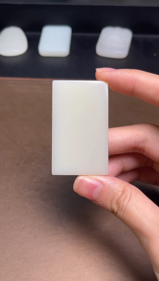 和田玉未镶嵌颈饰44 包容