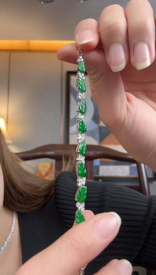 18K金镶嵌手链翡翠524叶子一条