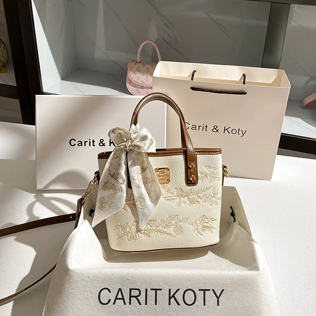 Carit Koty中国风重工刺绣菜篮子包包女2025新款高级感撞色水桶包