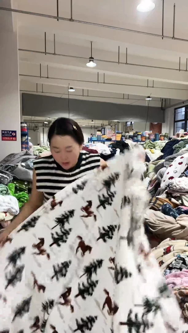 混纺主播手上拿的产品