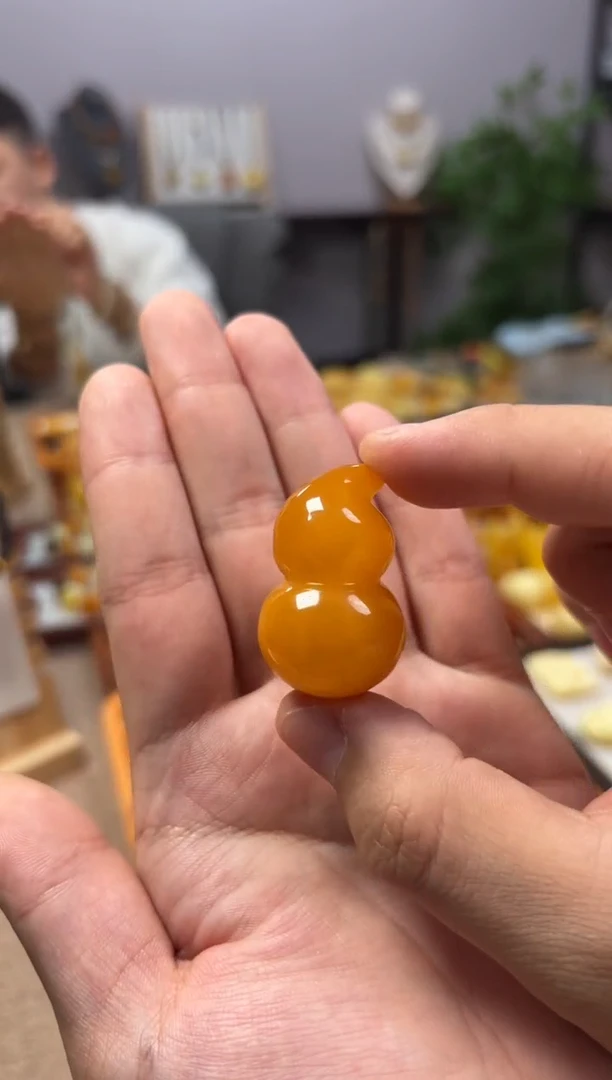 【闪购商品】蜜蜡裸石未镶嵌葫芦