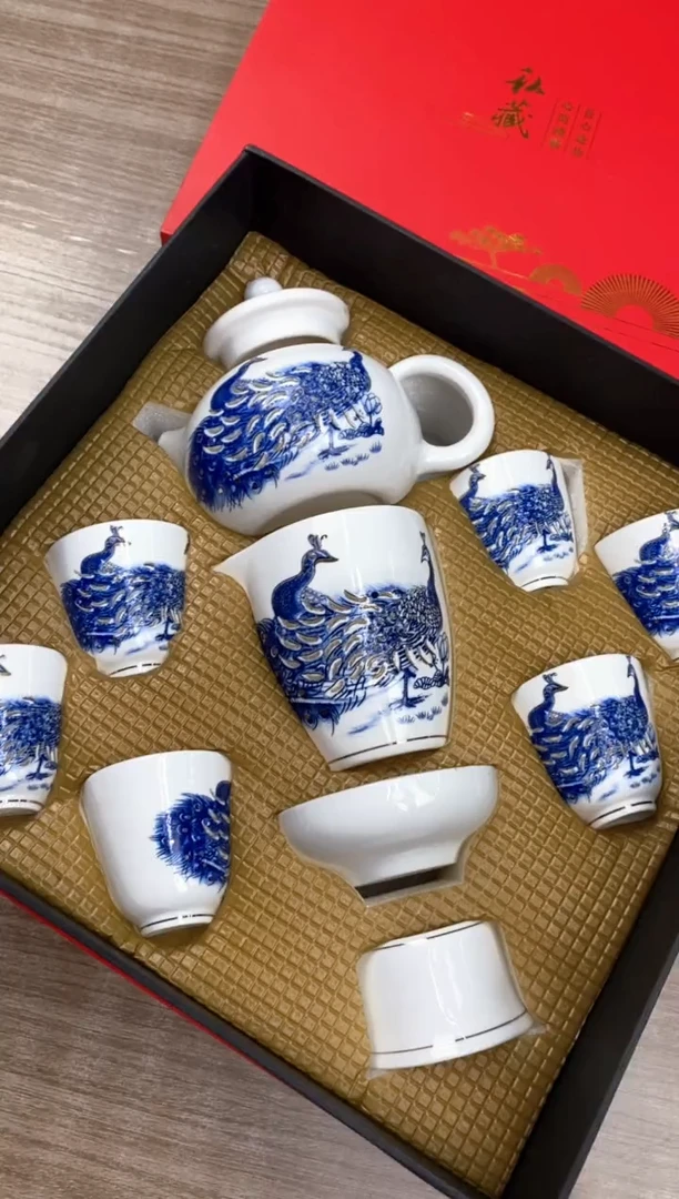 孔雀玲珑西施壶羊脂玉
