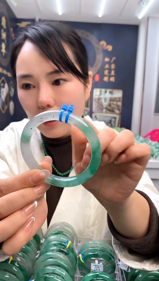 【闪购商品】石英质玉手镯未镶嵌天然非洲翠手镯17