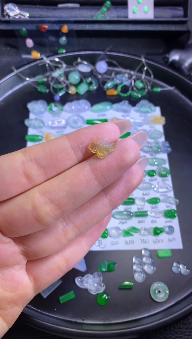 未镶嵌挂件翡翠花