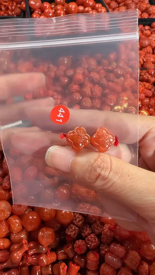 南红玛瑙未镶嵌颈饰1