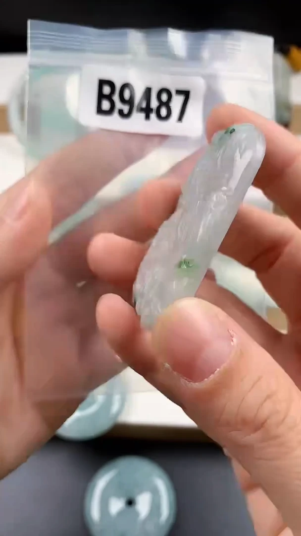 颈饰未镶嵌翡翠天然翡翠吊坠挂件