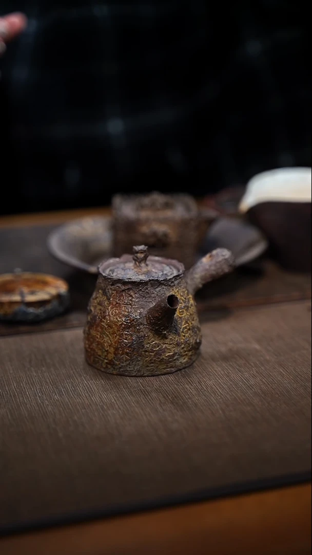 全手工制作  南蛮紫砂侧把壶