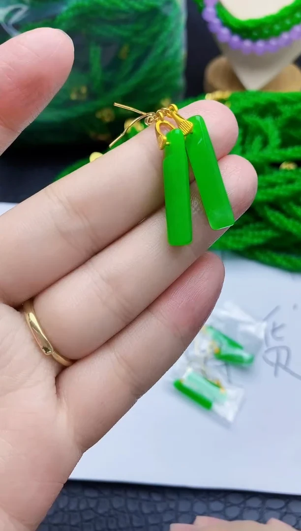 翡翠未镶嵌耳饰圆柱耳饰