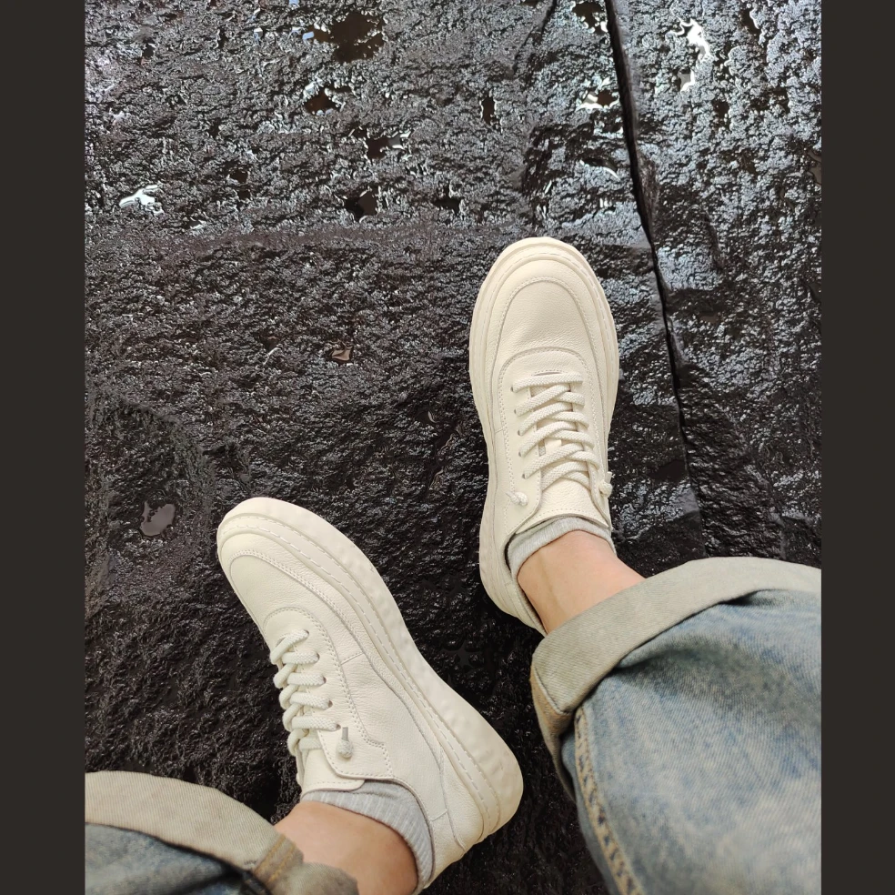 夏季新款潮流白色真皮小白鞋百搭休闲男鞋透气平底板鞋231052