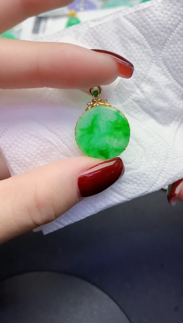 颈饰18K金镶嵌翡翠缅甸天然翡翠A货