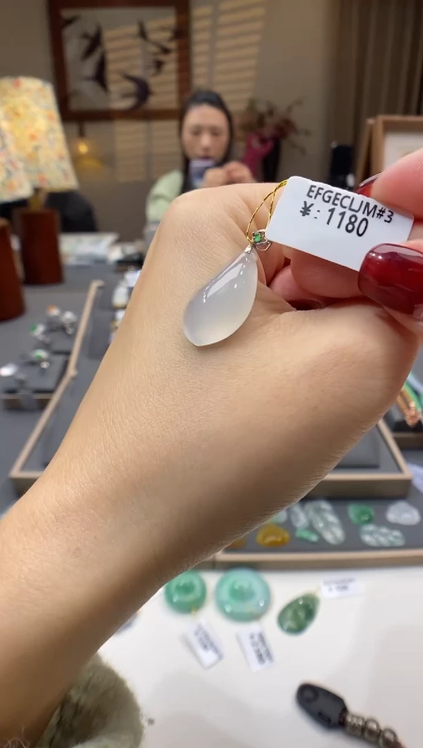 【闪购商品】翡翠颈饰18K金镶嵌福瓜