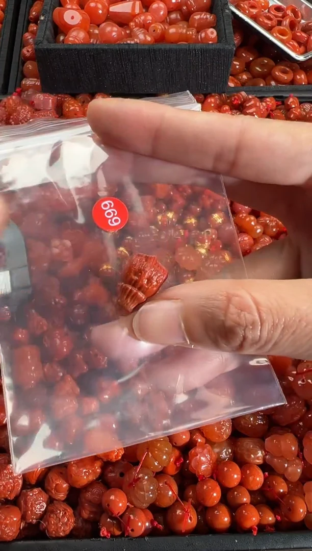 【闪购商品】南红玛瑙颈饰未镶嵌1