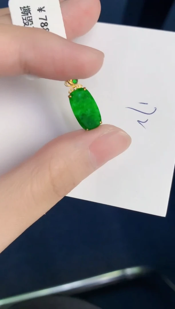颈饰18K金镶嵌翡翠天然翡翠缅甸A货