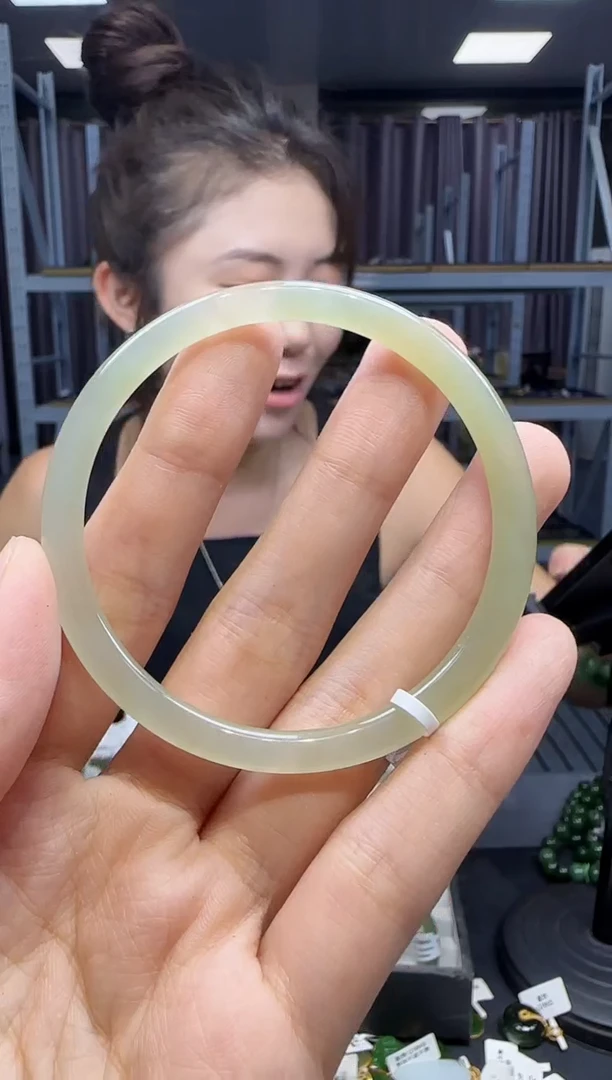 和田玉手镯未镶嵌髙*?1