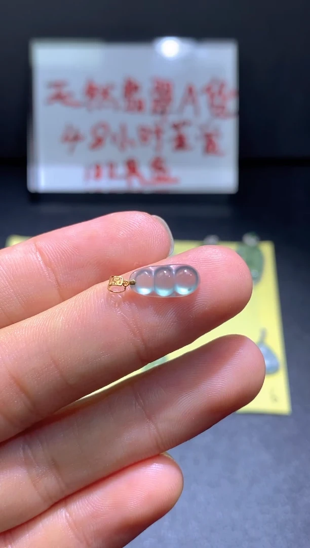 翡翠18K金镶嵌颈饰翡翠吊坠