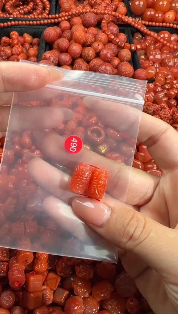 南红玛瑙未镶嵌颈饰1