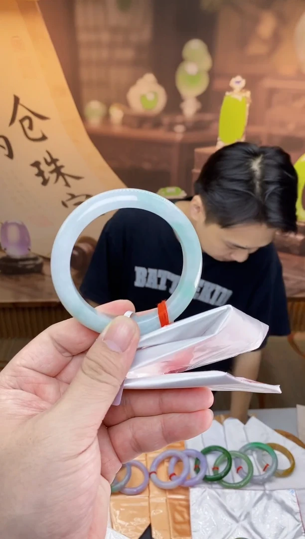 未镶嵌手镯翡翠手镯