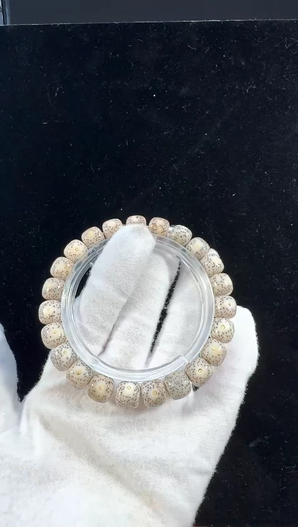 手串星月菩提M9*8奶白瓷2055