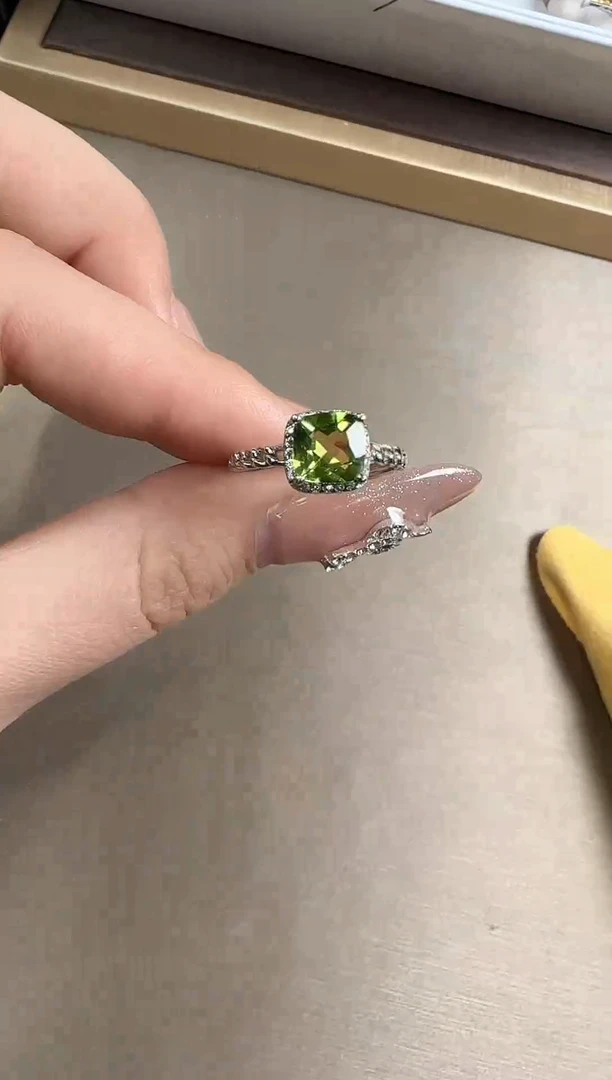 【闪购商品】橄榄石戒指银S925镶嵌戒指