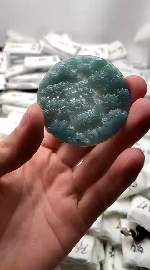 翡翠未镶嵌颈饰山水牌